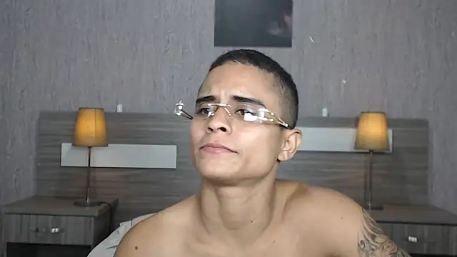 Liiamthompson online show from September 22, 2025, 9:22 am