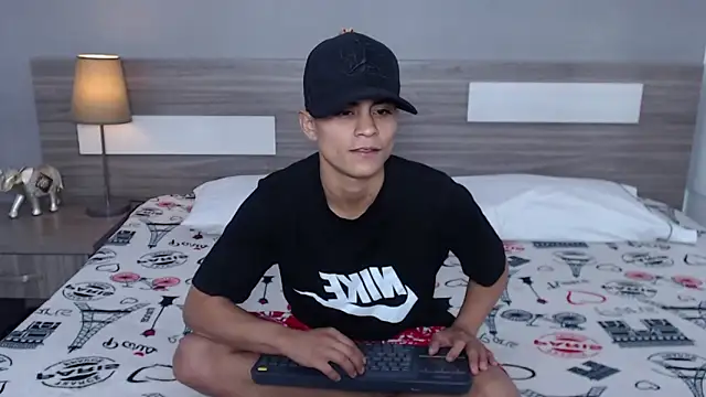 Liiamthompson online show from October 3, 2025, 11:29 am