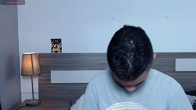 Liiamthompson online show from November 28, 2025, 9:34 am