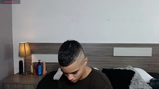 Liiamthompson online show from December 22, 2025, 9:28 am