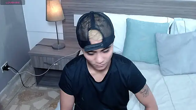 Liiamthompson online show from February 17, 2026, 7:09 pm