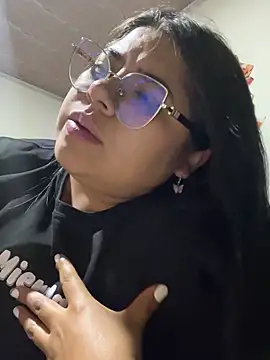 viccky vick online show from February 19, 2025, 12:35 am