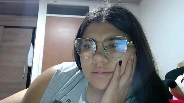 viccky vick online show from October 13, 2025, 3:39 am