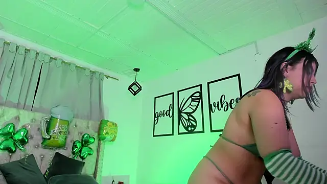 nicolee millerr online show from March 17, 2026, 12:41 pm