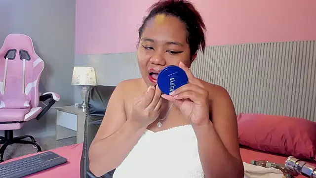 yeikafoxy online show from October 12, 2025, 8:35 am