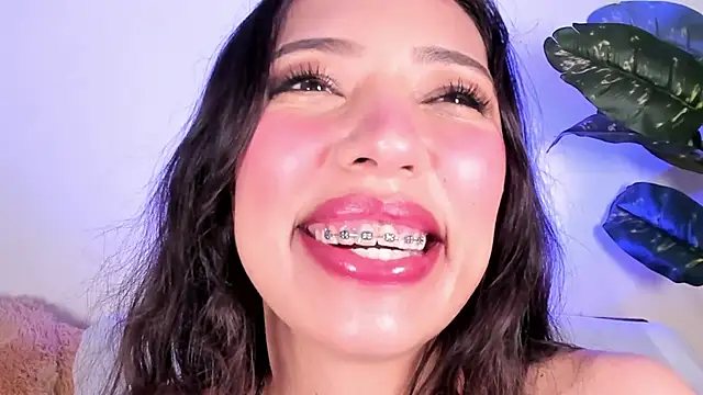 Miss veronicaa2 online show from May 21, 2026, 12:56 pm