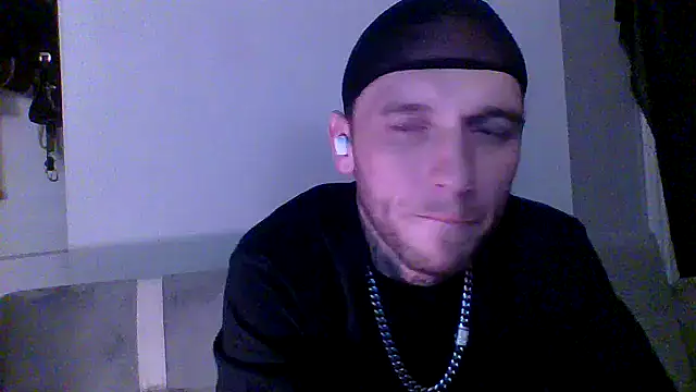 cruz815 online show from November 30, 2025, 12:58 am