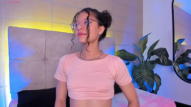 mac-sara online show from October 13, 2025, 9:37 pm