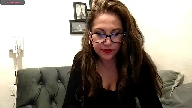 Snapshot of MirandaLatinaLovely chatting on February 11, 2026, 5:01 am MirandaLatinaLovely online show from February 11, 2026, 5:01 am