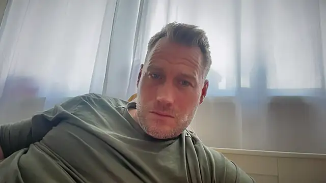 Christian87xxx online show from October 6, 2025, 1:52 pm