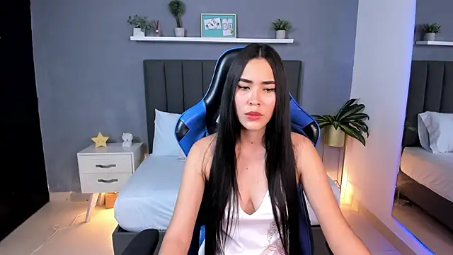 alessia leroy online show from February 19, 2025, 8:20 pm