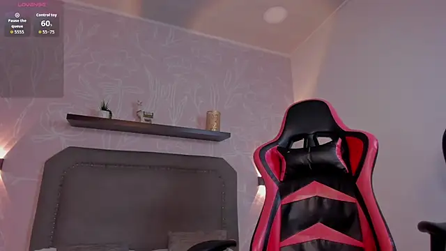 alessia leroy online show from February 5, 2026, 7:29 pm