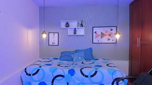 Nohemi louse online show from March 13, 2025, 1:43 am