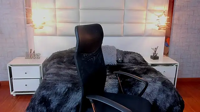 Nohemi louse online show from December 2, 2025, 7:09 pm