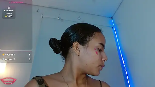 Roxy Stonee online show from October 7, 2025, 7:33 pm