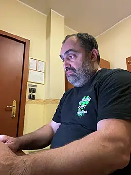 fuocovivo4 online show from January 31, 2025, 7:08 pm