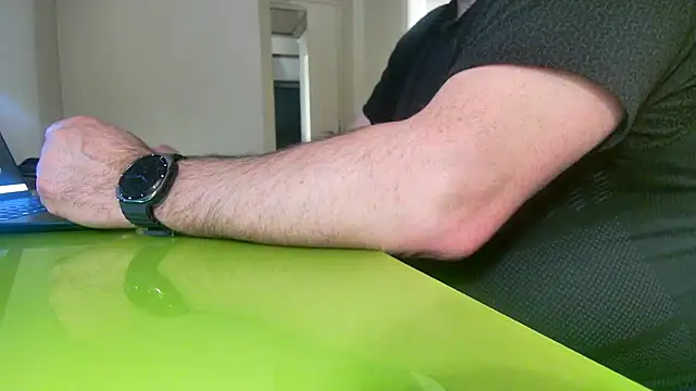 fuocovivo4 online show from March 5, 2025, 9:15 pm