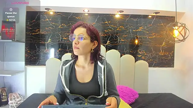 Annyrosee online show from November 12, 2025, 8:30 pm