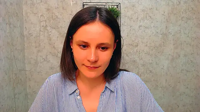 ValeriaHeart  online show from February 21, 2025, 3:43 pm