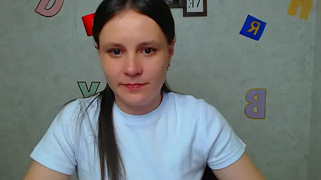 ValeriaHeart  online show from March 17, 2025, 1:18 pm