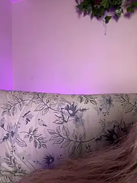 Lally Valencia   online show from March 21, 2025, 5:43 am