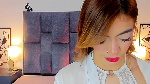 Snapshot of Violetta_Ficher chatting on June 16, 2026, 2:14 am Violetta Ficher online show from June 16, 2026, 2:14 am