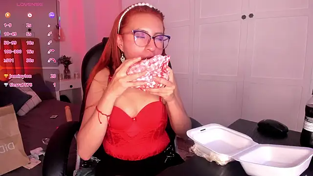 fer angel  online show from February 26, 2025, 6:54 pm