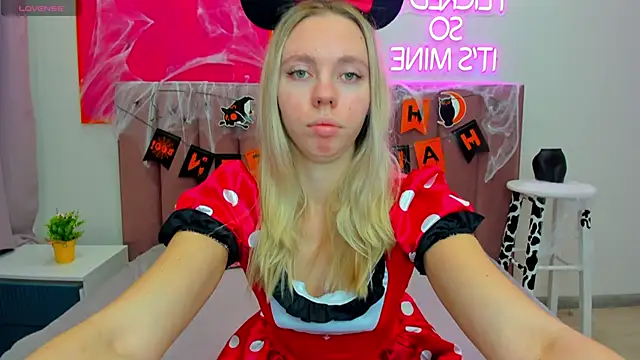 TessaAdorable online show from October 24, 2025, 1:35 am