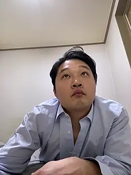 Snapshot of offwhite777 chatting on February 16, 2025, 11:38 am offwhite777 online show from February 16, 2025, 11:38 am