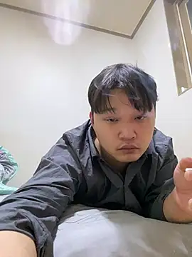 Snapshot of offwhite777 chatting on February 20, 2025, 9:33 am offwhite777 online show from February 20, 2025, 9:33 am