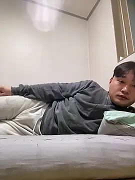 Snapshot of offwhite777 chatting on February 21, 2025, 2:27 pm offwhite777 online show from February 21, 2025, 2:27 pm