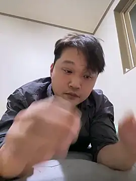 Snapshot of offwhite777 chatting on February 24, 2025, 11:21 am offwhite777 online show from February 24, 2025, 11:21 am