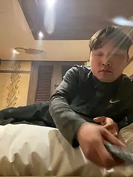 Snapshot of offwhite777 chatting on February 27, 2025, 10:26 am offwhite777 online show from February 27, 2025, 10:26 am