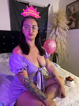 Emma Giraldo online show from September 30, 2025, 12:04 am