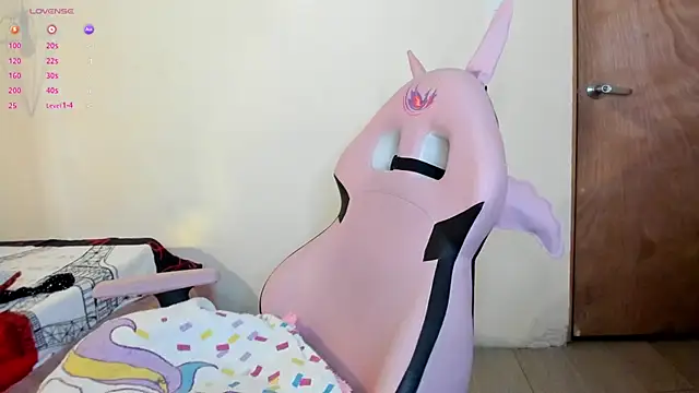 Raichell  online show from March 18, 2025, 7:30 am