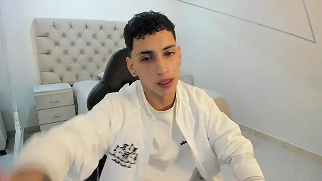 JhoanLeandro online show from October 9, 2025, 5:49 am