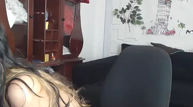 Snapshot of AngelaTurizo chatting on February 20, 2025, 1:03 am AngelaTurizo online show from February 20, 2025, 1:03 am