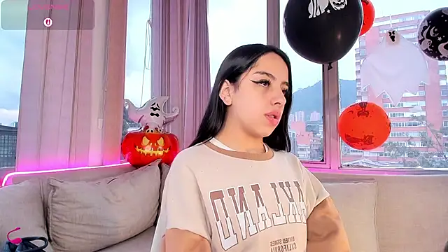 Daphne chers online show from October 31, 2025, 2:29 pm