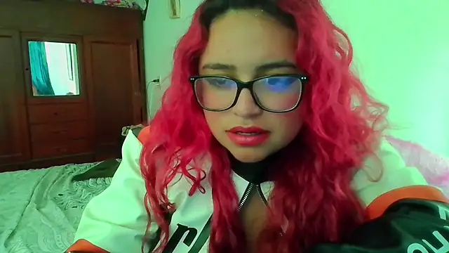 Snapshot of EstefyTabbo chatting on July 6, 2026, 8:11 pm EstefyTabbo online show from July 6, 2026, 8:11 pm