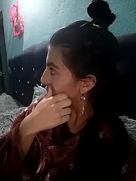 Ariell Kieran online show from November 6, 2025, 2:34 am