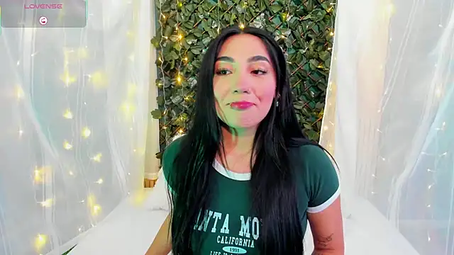 Snapshot of Enyel_valmina chatting on March 17, 2025, 9:23 pm Enyel valmina online show from March 17, 2025, 9:23 pm