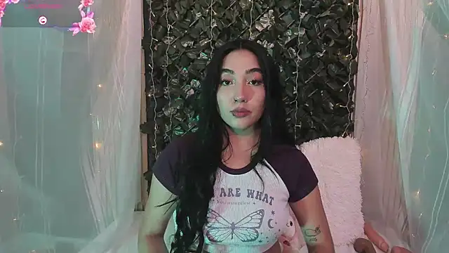 Snapshot of Enyel_valmina chatting on March 19, 2025, 8:32 pm Enyel valmina online show from March 19, 2025, 8:32 pm