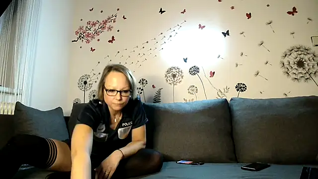 Fuxy-love69 online show from March 16, 2025, 3:36 am