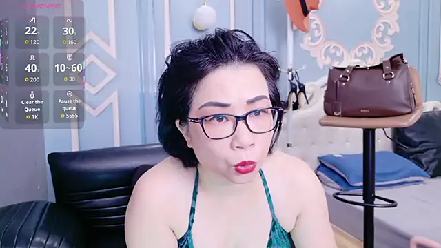 LucianaMe online show from April 19, 2026, 2:22 am