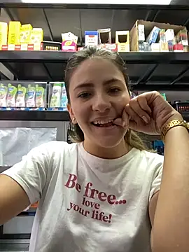 Snapshot of Andrea18_blonde chatting on April 30, 2026, 2:56 pm Andrea18 blonde online show from April 30, 2026, 2:56 pm