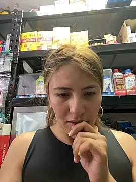 Snapshot of Andrea18_blonde chatting on June 9, 2026, 3:45 pm Andrea18 blonde online show from June 9, 2026, 3:45 pm