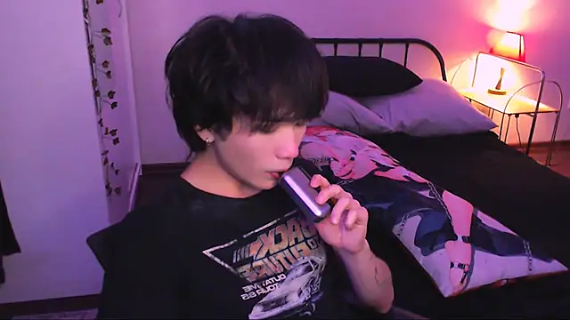 Snapshot of rennnuts chatting on October 8, 2025, 7:44 pm rennnuts online show from October 8, 2025, 7:44 pm