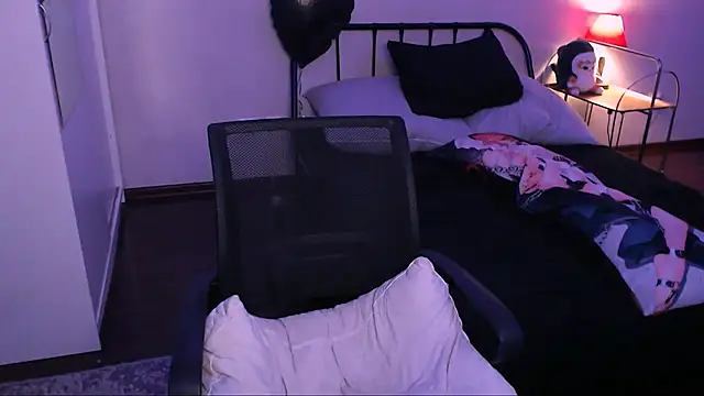 Snapshot of rennnuts chatting on October 15, 2025, 5:40 am rennnuts online show from October 15, 2025, 5:40 am