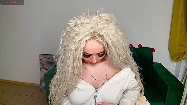 MissisCaty online show from February 12, 2025, 4:01 am