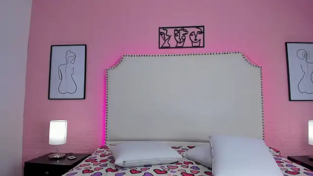  Emma whiitee  online show from October 13, 2025, 1:11 pm